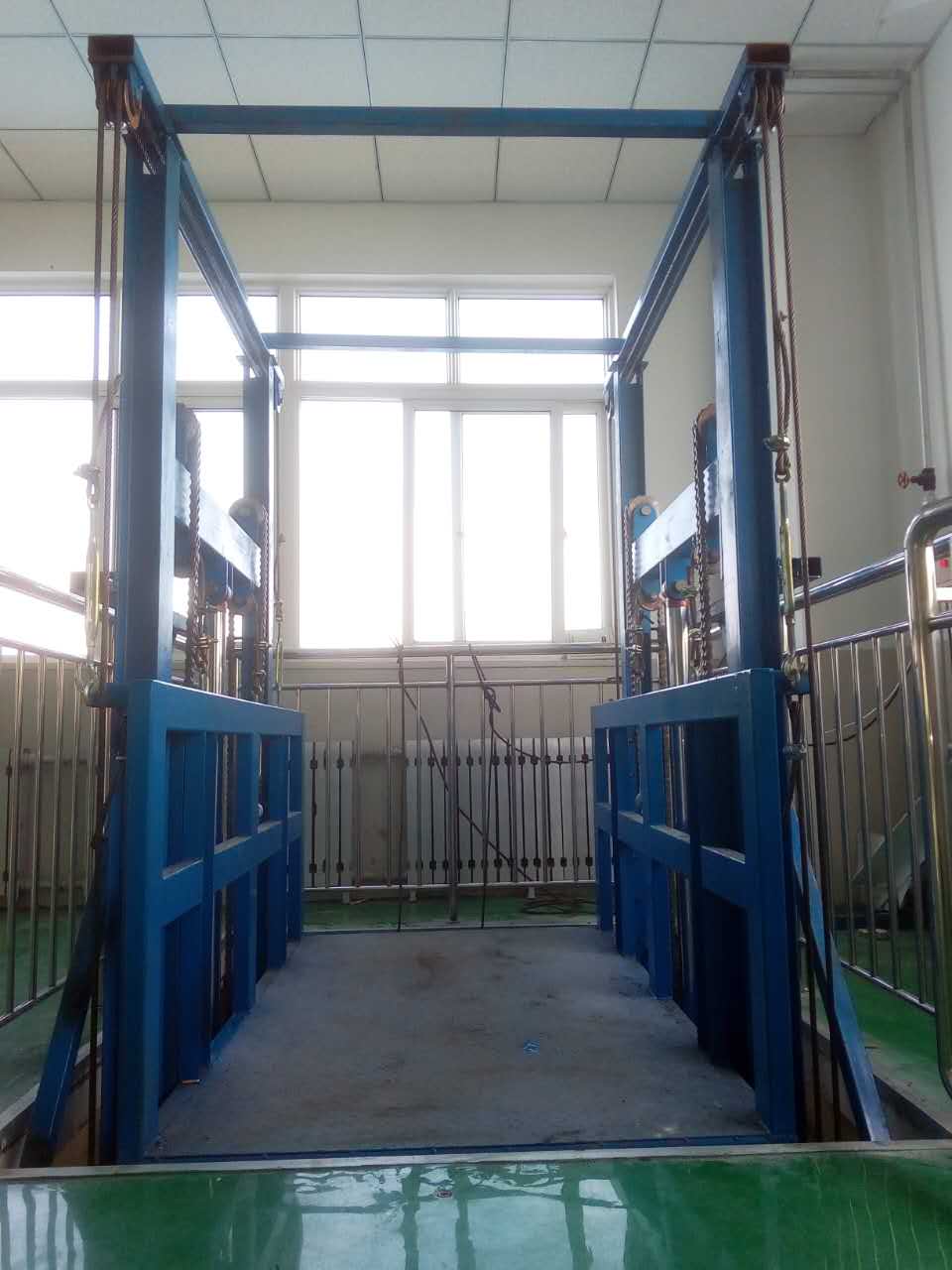 導(dǎo)軌式升降貨梯的優(yōu)勢(圖1) 1621567691.jpg