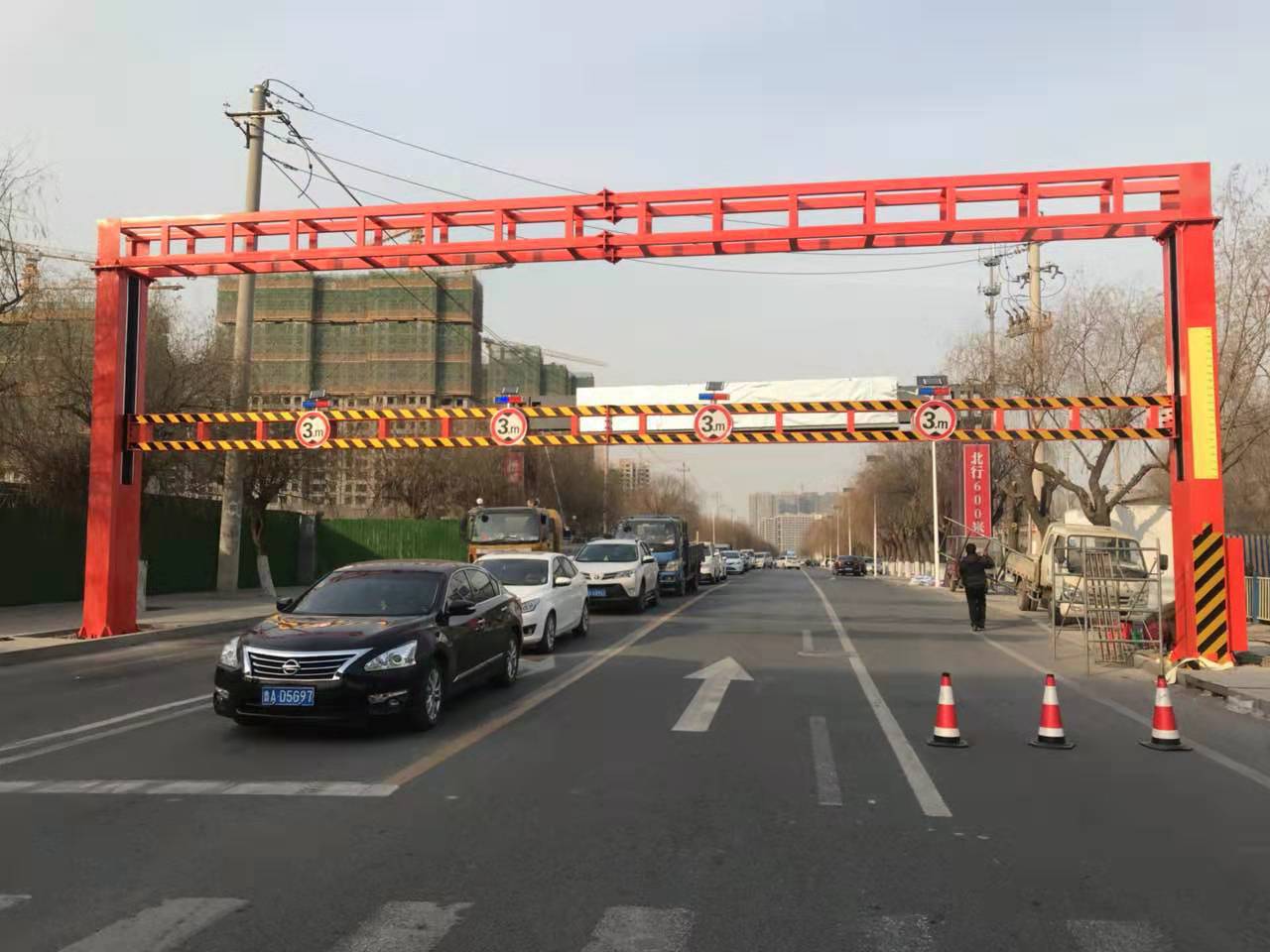 供應(yīng)固定式電動(dòng)升降限高架 手動(dòng)限高桿 智能限高桿(圖1) \